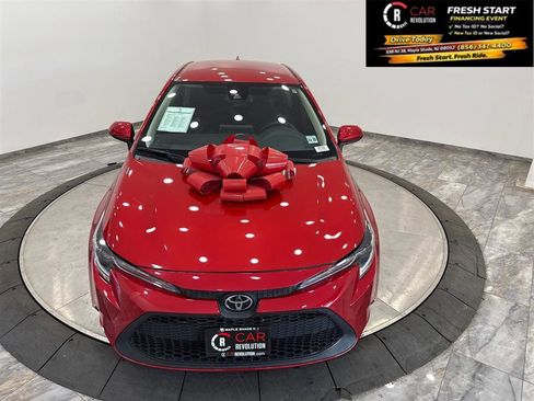 Used 2021 Toyota Corolla LE FWD image 2