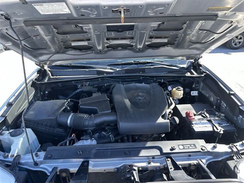 Used 2018 Toyota Tacoma TRD Sport image 13