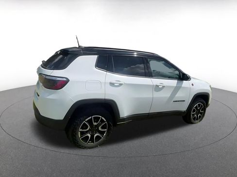 Used 2025 Jeep Compass Trailhawk AWD/4WD image 14