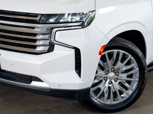 Used 2024 Chevrolet Suburban High Country AWD/4WD image 3