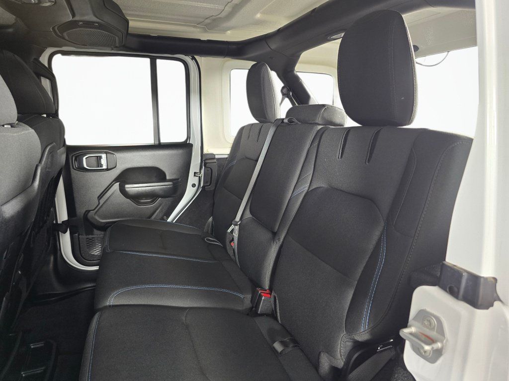 Used 2022 Jeep Wrangler Unlimited Rubicon 4xe AWD/4WD image 34
