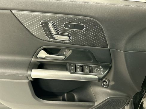 Used 2025 Mercedes-Benz GLA 250 4MATIC image 11