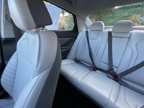 Used 2025 Hyundai Elantra Limited image 42