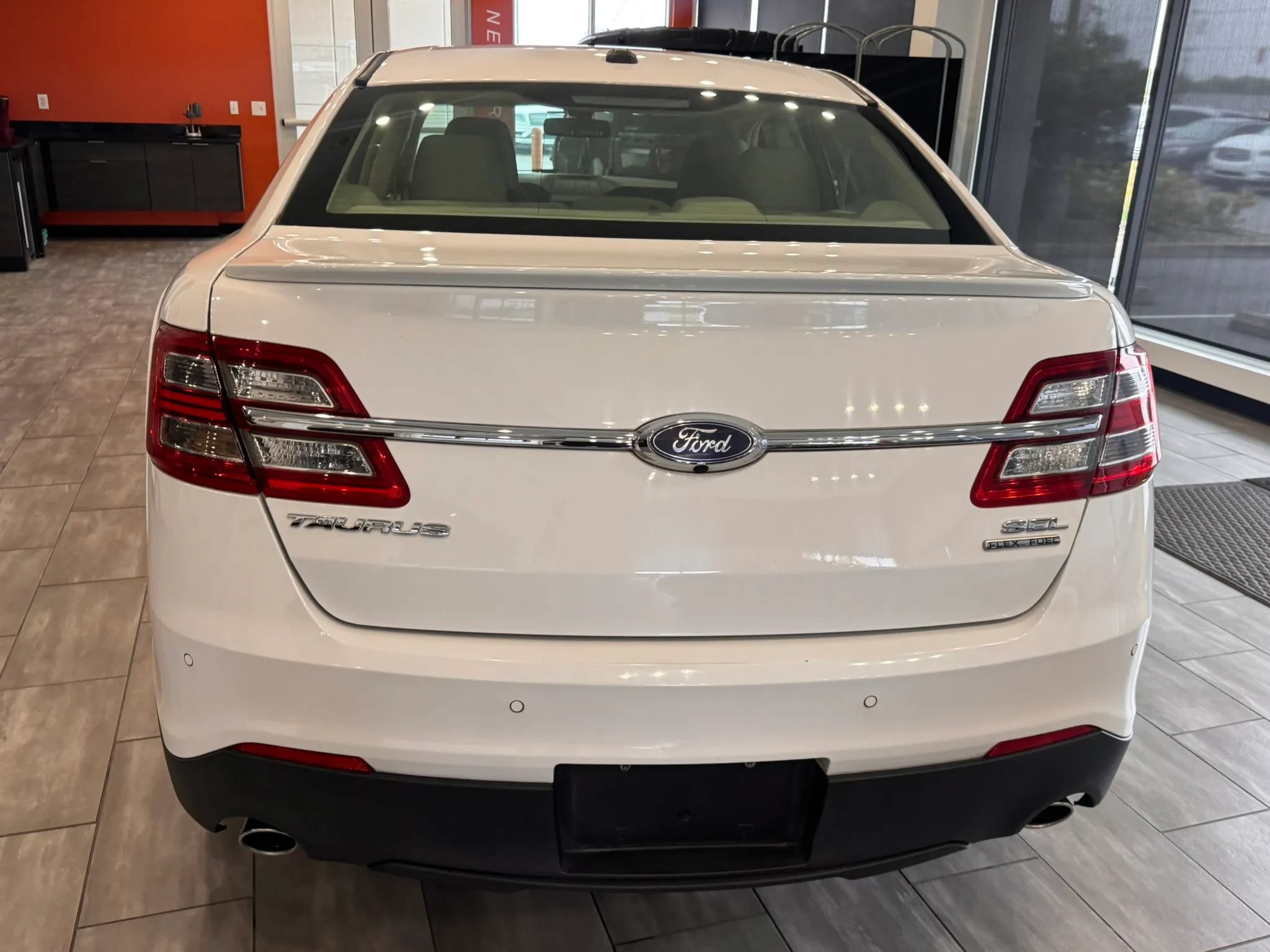 Used 2016 Ford Taurus SEL FWD image 14