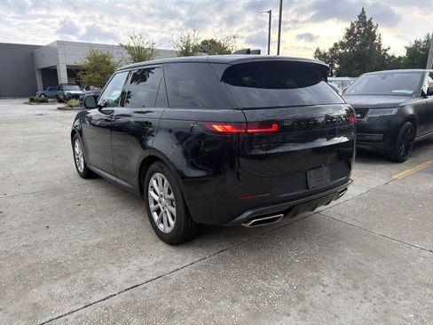 Used 2025 Land Rover Range Rover Sport SE AWD/4WD image 4