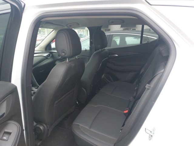 Used 2022 Buick Encore GX Preferred w/ Sport Touring Package FWD image 6