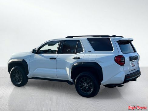 Certified 2025 Toyota 4Runner SR5 AWD/4WD image 5