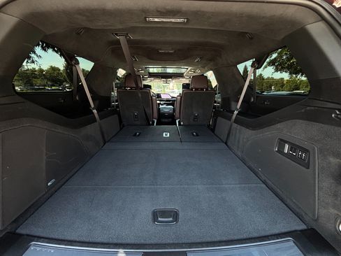 Used 2023 Cadillac Escalade ESV V AWD/4WD image 33