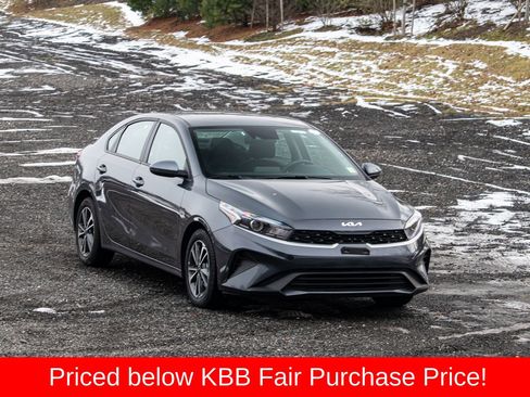 Used 2024 Kia Forte LXS image 12