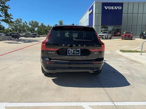 Certified 2022 Volvo XC60 B5 Momentum w/ Advanced Package image 5