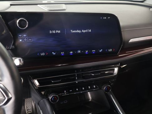 Used 2024 Chevrolet Traverse Z71 w/ Enhanced Driving Package image 5