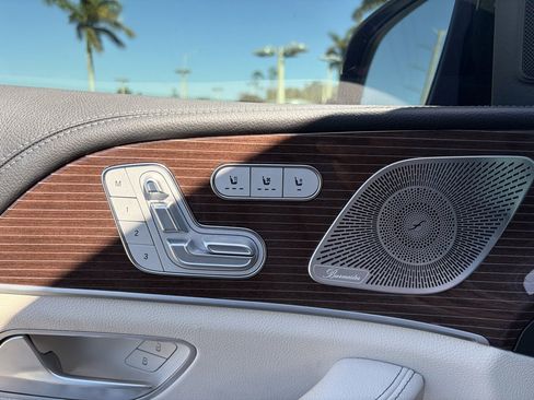 Used 2023 Mercedes-Benz GLS 580 4MATIC image 18