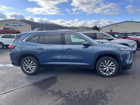 Used 2025 Buick Enclave Preferred image 7