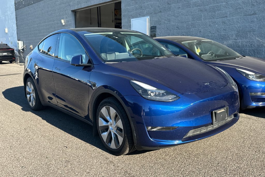 Used 2023 Tesla Model Y Long Range AWD/4WD image 2