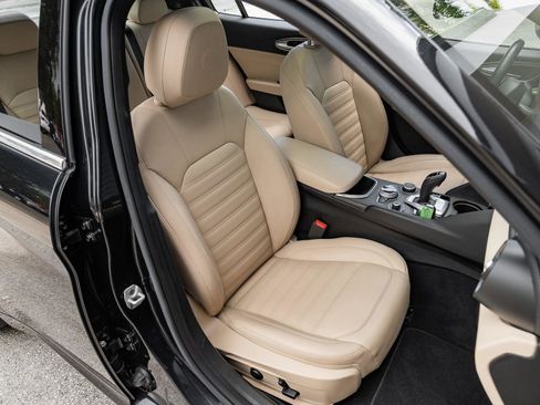 Used 2023 Alfa Romeo Giulia Lusso w/ Quick Order Package 22Z Lusso image 4