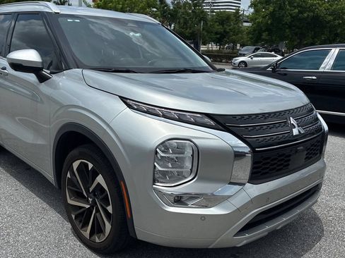 Used 2023 Mitsubishi Outlander SEL FWD image 3