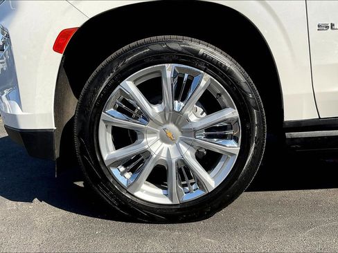 Used 2022 Chevrolet Suburban High Country w/ LPO, Illumination Package image 8