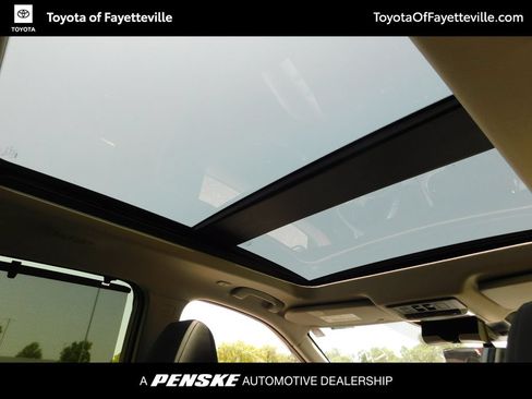 Used 2023 Nissan Rogue SL w/ SL Premium Package FWD image 6