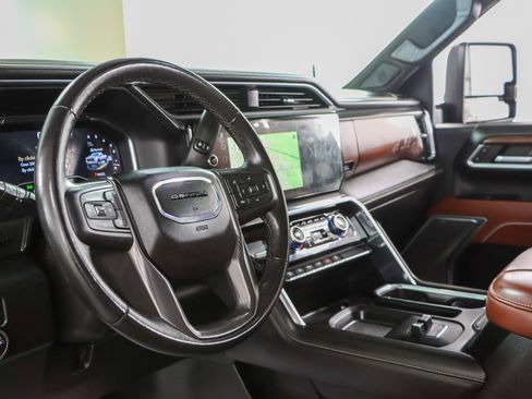 Used 2024 GMC Sierra 3500 Denali Ultimate AWD/4WD image 27