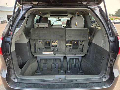 Used 2016 Toyota Sienna XLE Premium AWD/4WD image 12
