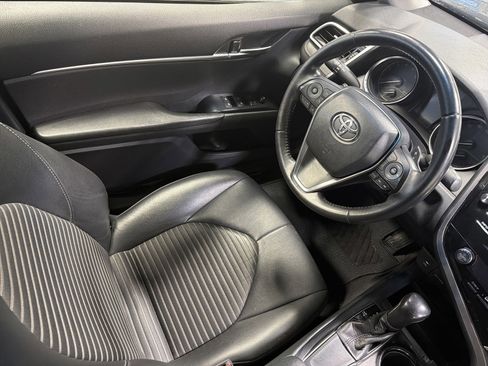 Used 2018 Toyota Camry SE image 12