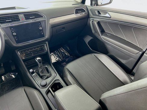 Used 2022 Volkswagen Tiguan SE w/ Panoramic Sunroof Package AWD/4WD image 23