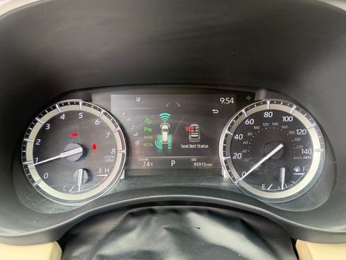 Used 2022 Toyota Highlander Limited FWD image 10