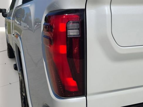 Used 2025 GMC Sierra 2500 Denali Ultimate AWD/4WD image 7