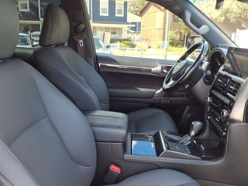 Used 2022 Lexus GX 460 Premium w/ Premium Package AWD/4WD image 11