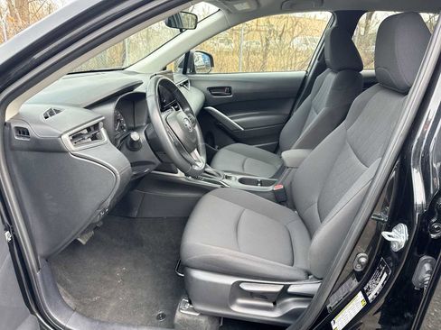Used 2023 Toyota Corolla Cross LE image 11