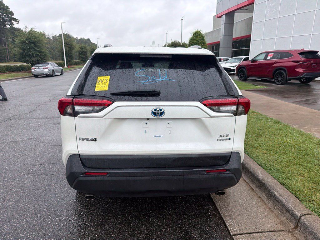Used 2022 Toyota RAV4 XLE Premium AWD/4WD image 6