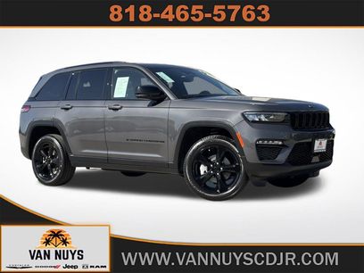 Used 2025 Jeep Grand Cherokee Limited w/ Black Appearance Package