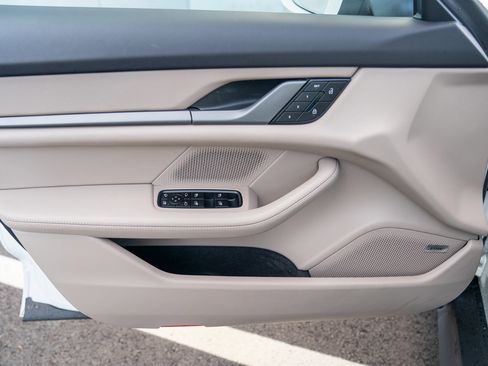 Used 2025 Porsche Taycan image 10