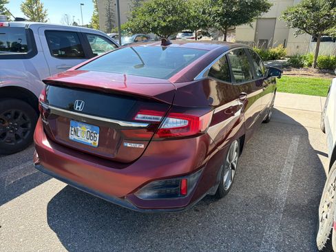 Used 2018 Honda Clarity Plug-In Hybrid image 3