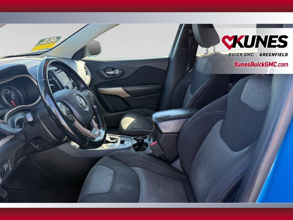 Used 2018 Jeep Cherokee Latitude w/ Altitude Package AWD/4WD image 21