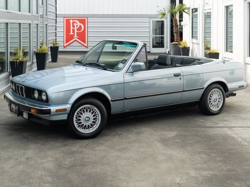 Used 1990 BMW 325i Convertible RWD image 2