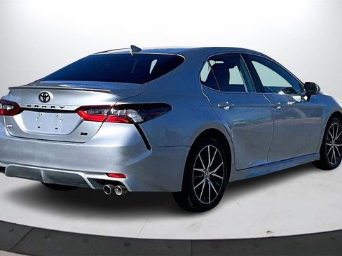 Used 2024 Toyota Camry SE image 9