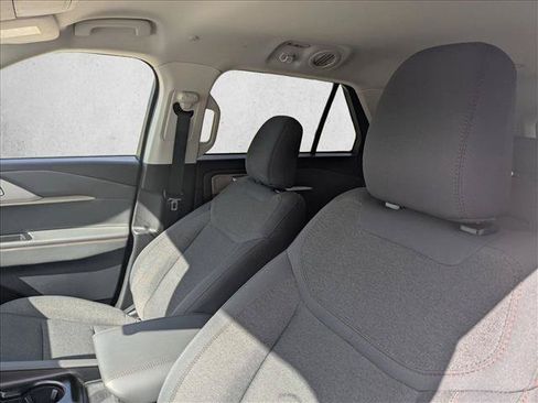 Used 2025 Ford Explorer Active RWD image 15