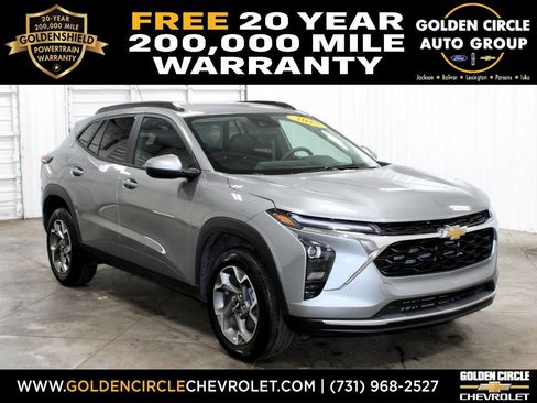 Used 2025 Chevrolet Trax LT image 1