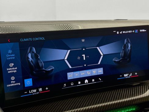 Used 2025 BMW M4 Competition image 19