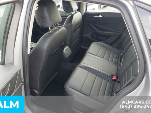 Used 2024 Volkswagen Jetta SE FWD image 17