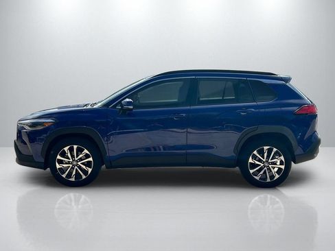 Used 2022 Toyota Corolla Cross XLE w/ Convenience Package FWD image 8
