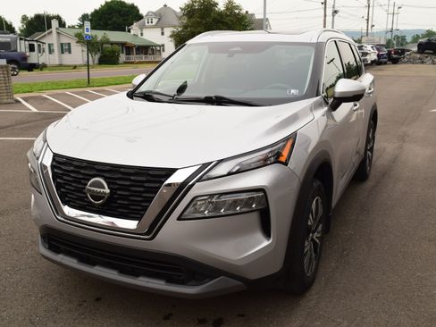 Used 2021 Nissan Rogue SV w/ Premium Package AWD/4WD image 4