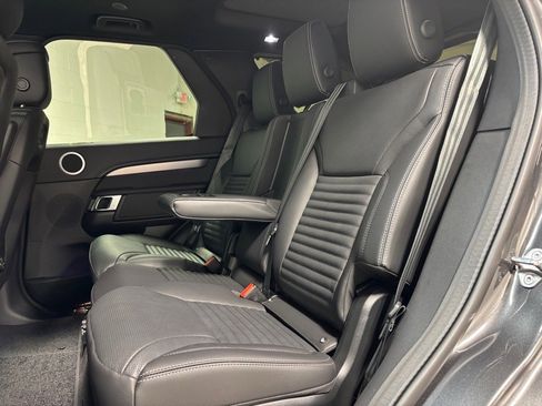 New 2025 Land Rover Discovery Dynamic SE image 23