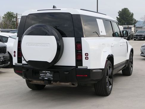 Used 2024 Land Rover Defender 130 X-Dynamic SE AWD/4WD image 3