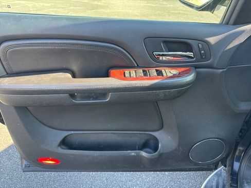 Used 2008 Cadillac Escalade AWD image 17