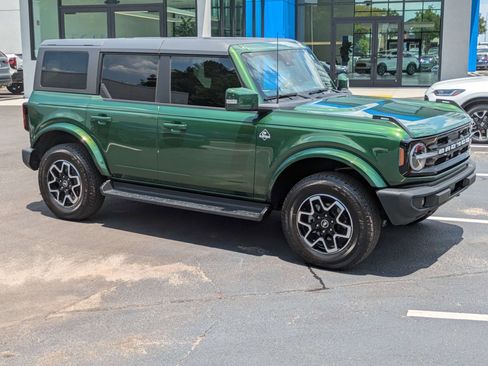 Used 2025 Ford Bronco Outer Banks AWD/4WD image 2