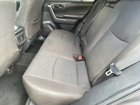 Used 2022 Toyota RAV4 LE FWD image 9