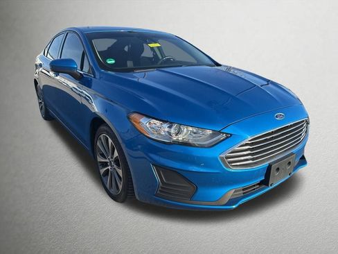 Used 2019 Ford Fusion SE image 1