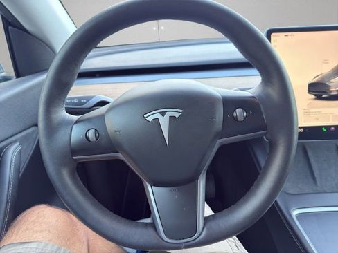 Used 2022 Tesla Model Y Long Range image 14